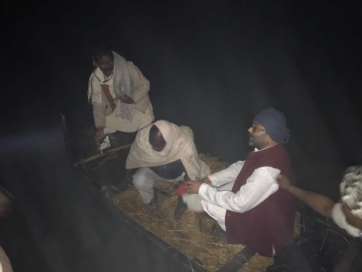 -In the river Gandak, the boat turned upside down, the survivor of the child
