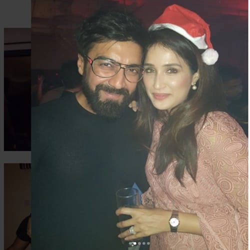 Sagarika Ghatge is enjoying with zaheer khan and his friends