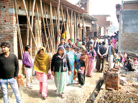Throw a woman in Fatehpur