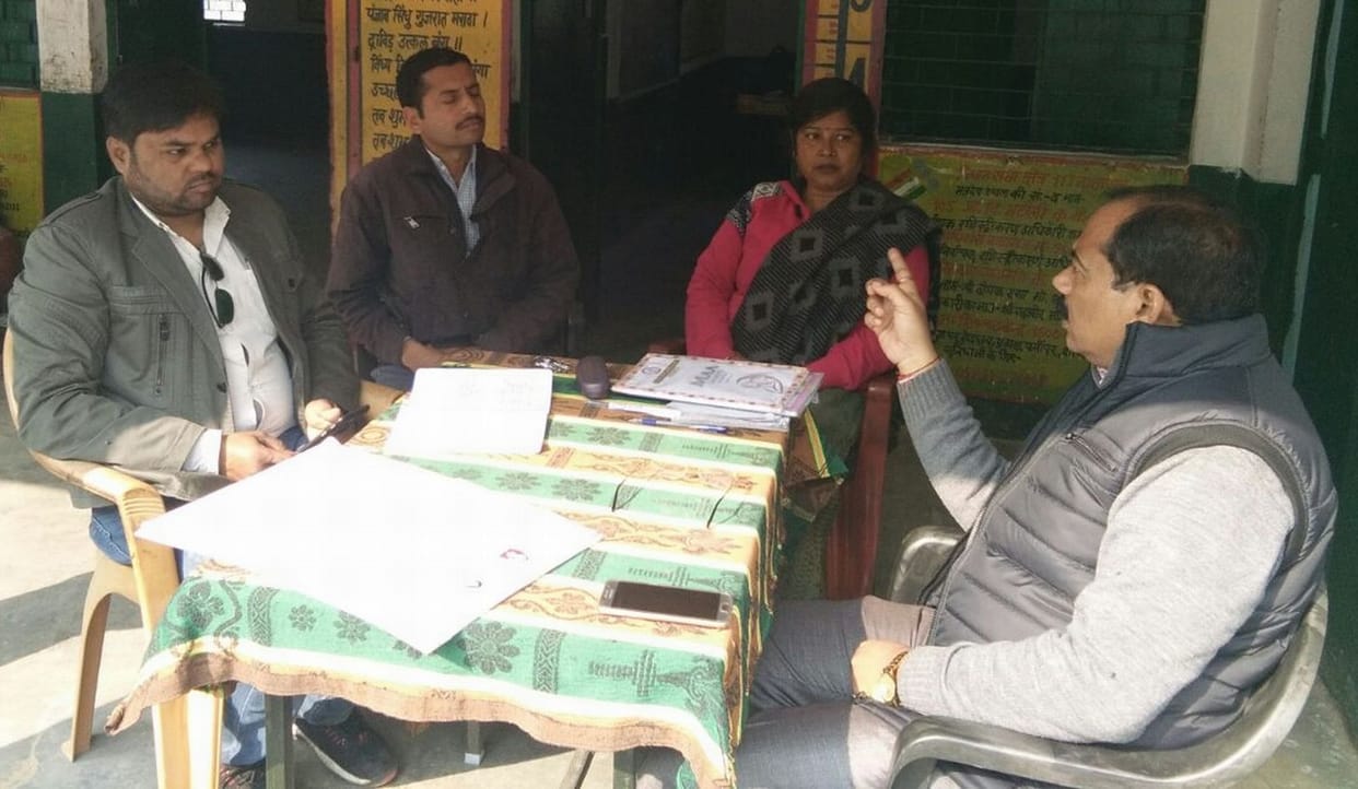 बीईओ ने पांच स्कूलों पर मारा छापा, प्रधानाध्यापक मिले गैरहाजिर