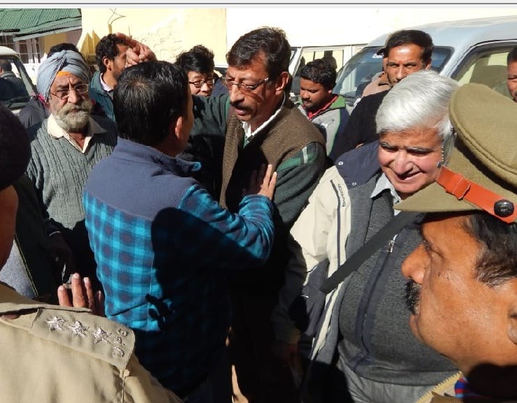 अतिक्रमण हटाने के लिए आम राय बनाने को बुलाई बैठक का बहिष्कार