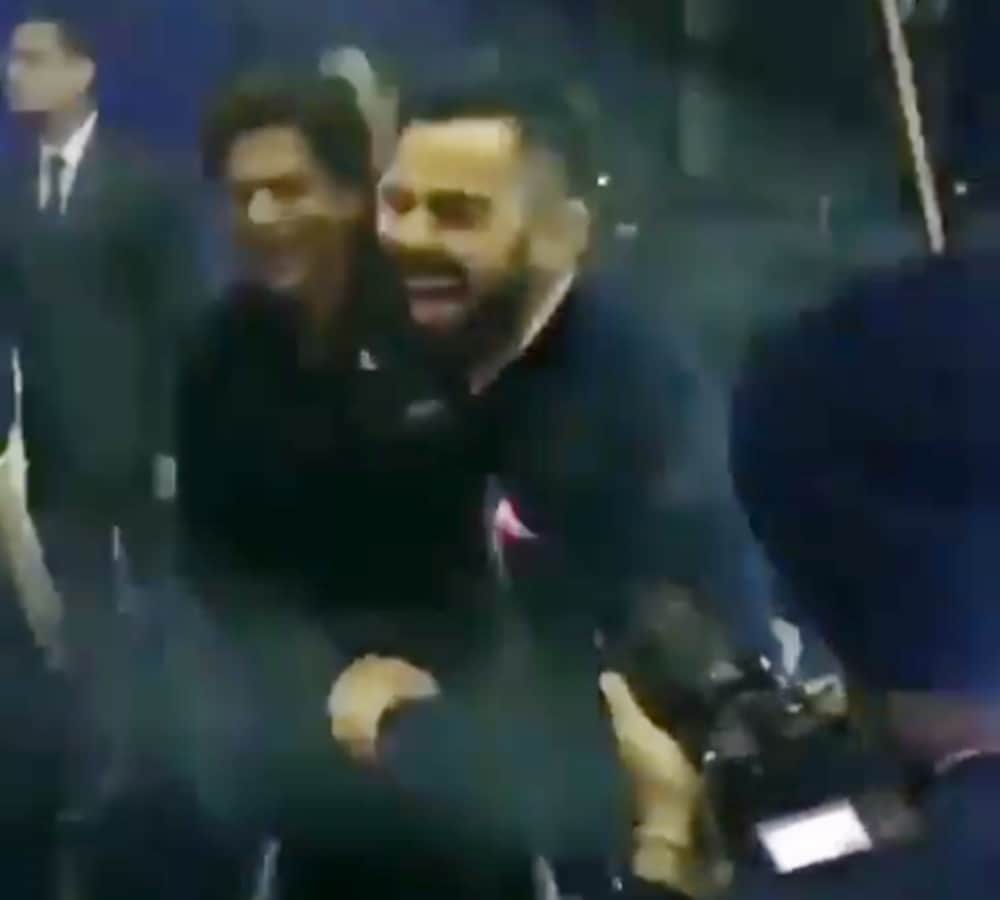 virat kohli and anushka sharma dance with shahrukh khan at mumbai reception