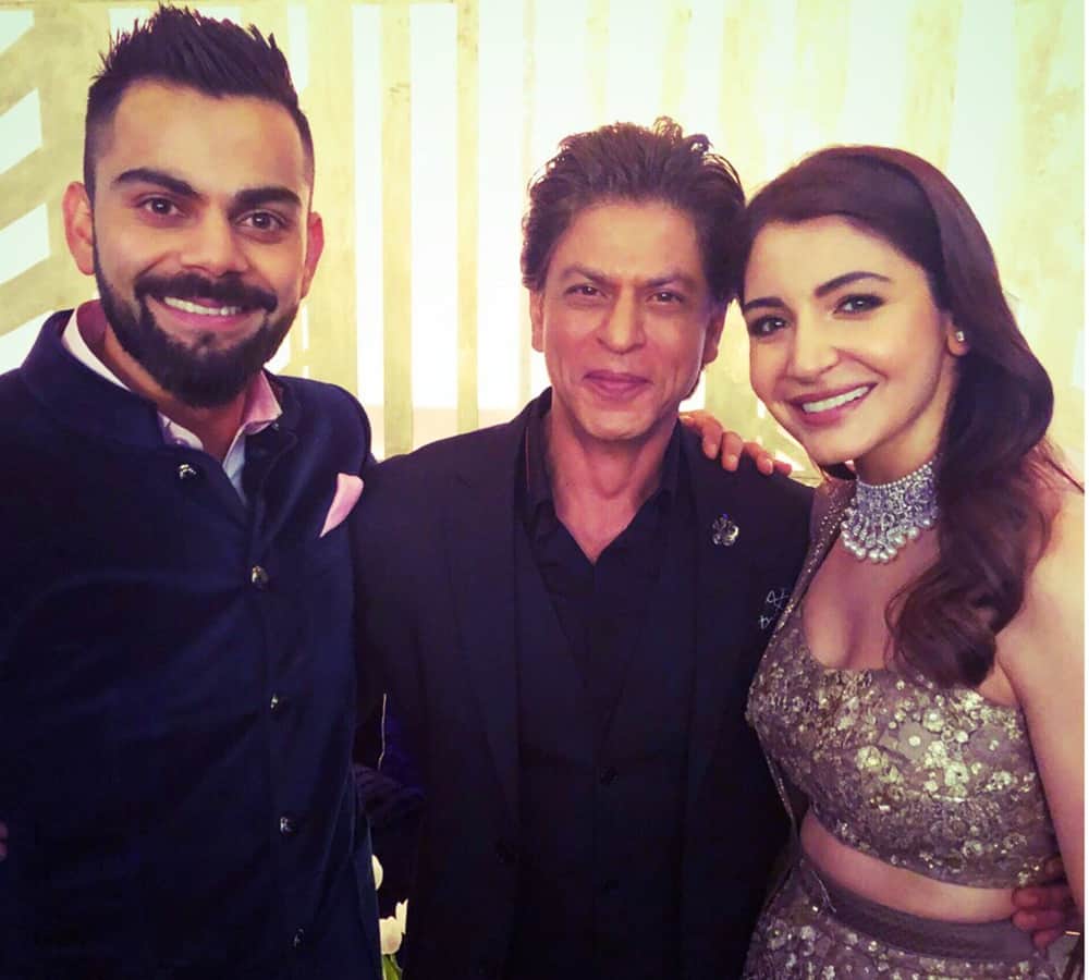 virat kohli and anushka sharma dance with shahrukh khan at mumbai reception