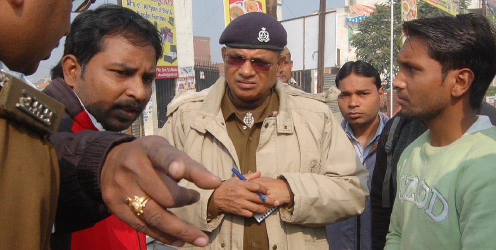 Nine lakh looted, the accused absconded