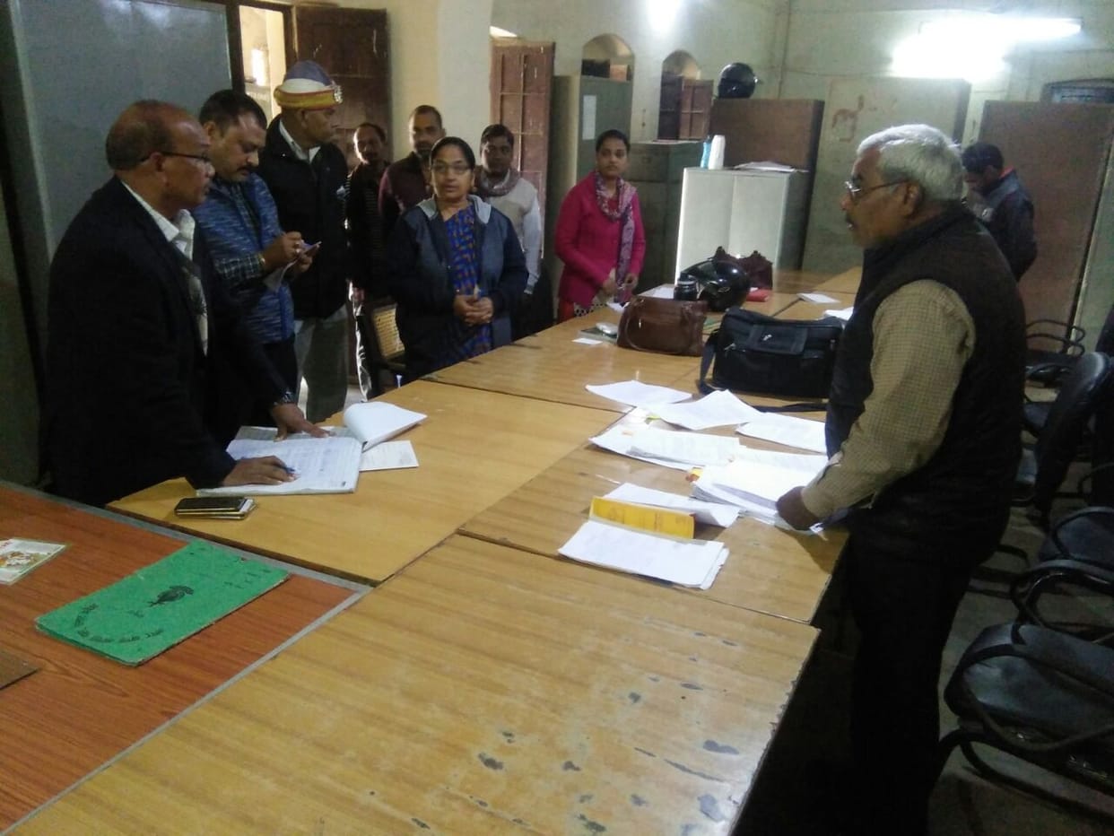 एडीएम को छापे में खाली मिले दफ्तर