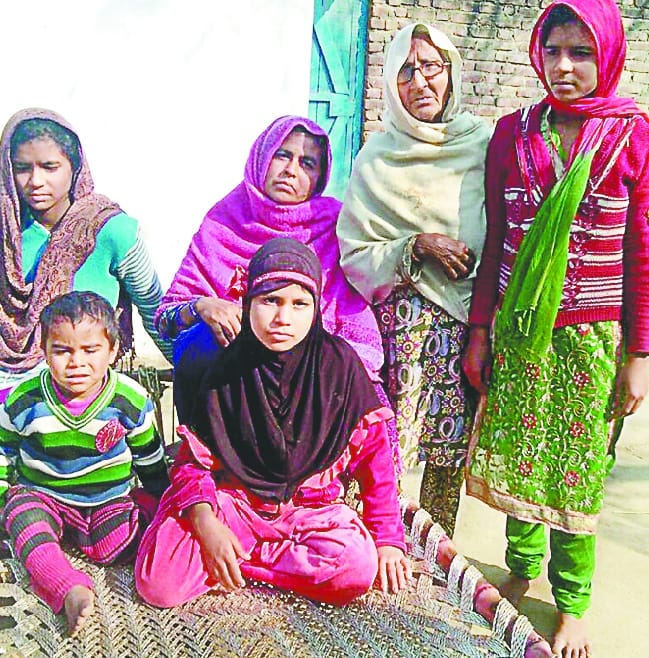 Family made hostage and looted 