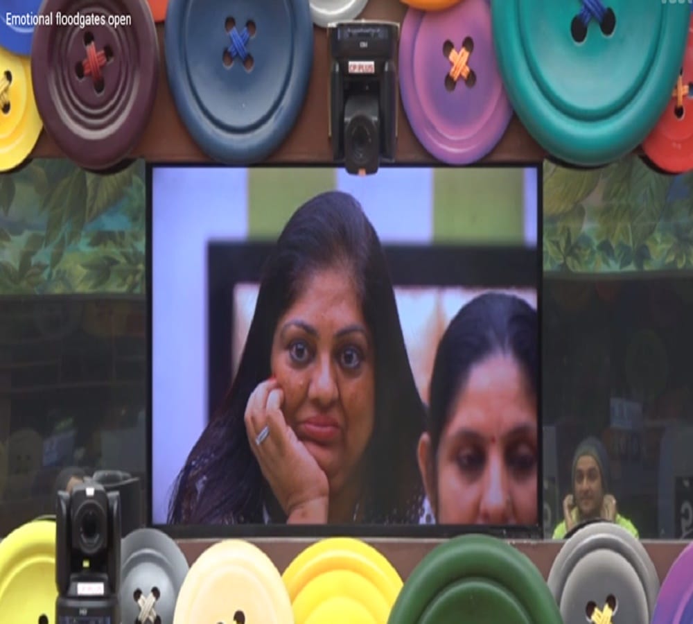 akash mother blasts over bandagi to comnent on akash in bigg boss