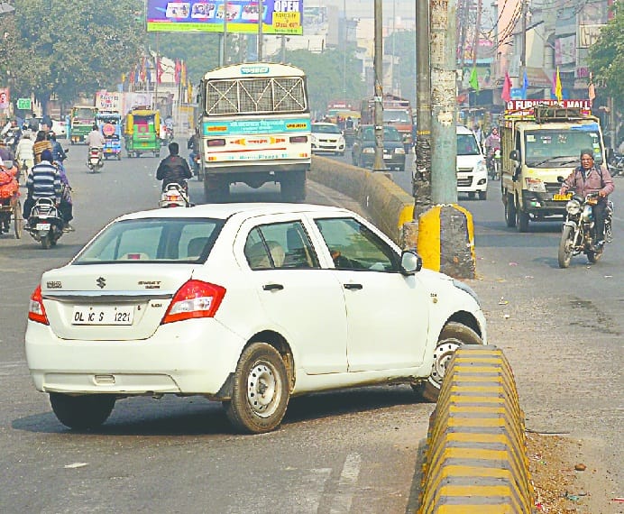 DELHI ROAD PAR THODI CHOOT