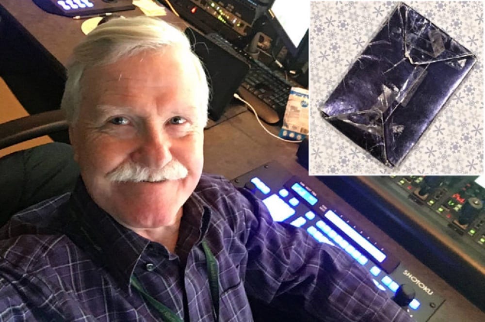 Lover holds an unopened Christmas gift from girlfriend for 47 years 
