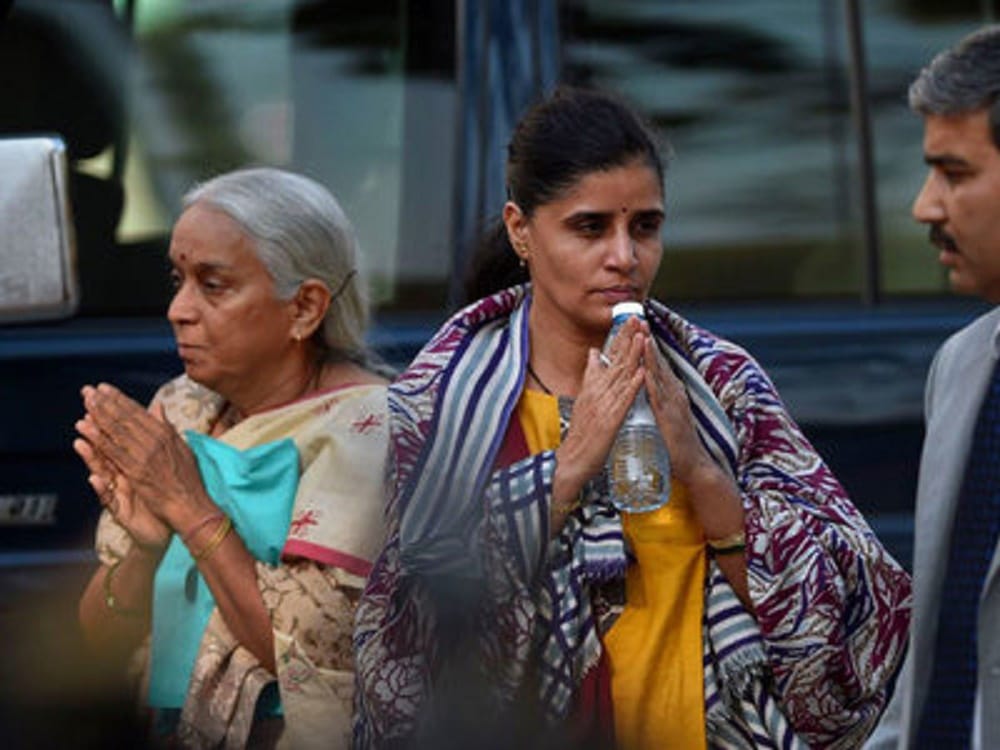 pakistan sent kulbhushan jadhav's mother and wife shoes for forensic test