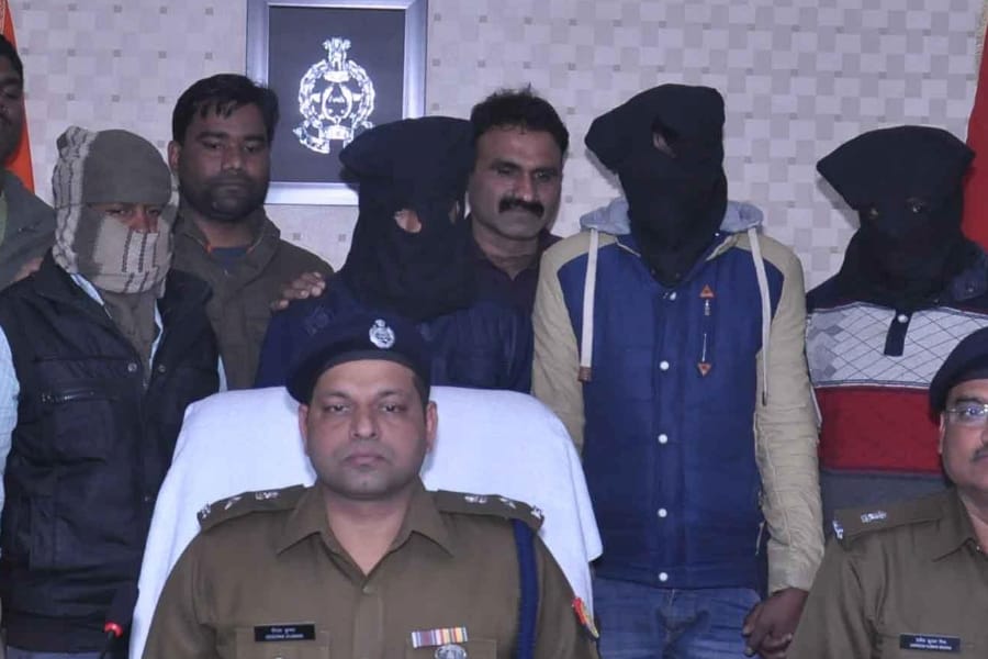 four arrested for doing fraud in ATMs.
