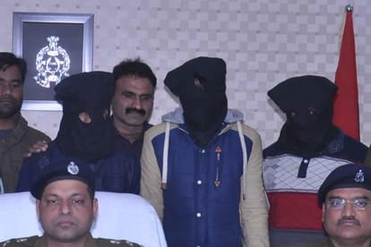 four arrested for doing fraud in ATMs.