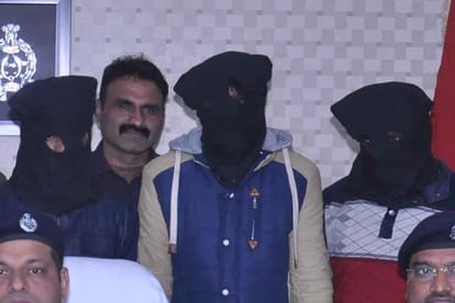 four arrested for doing fraud in ATMs.