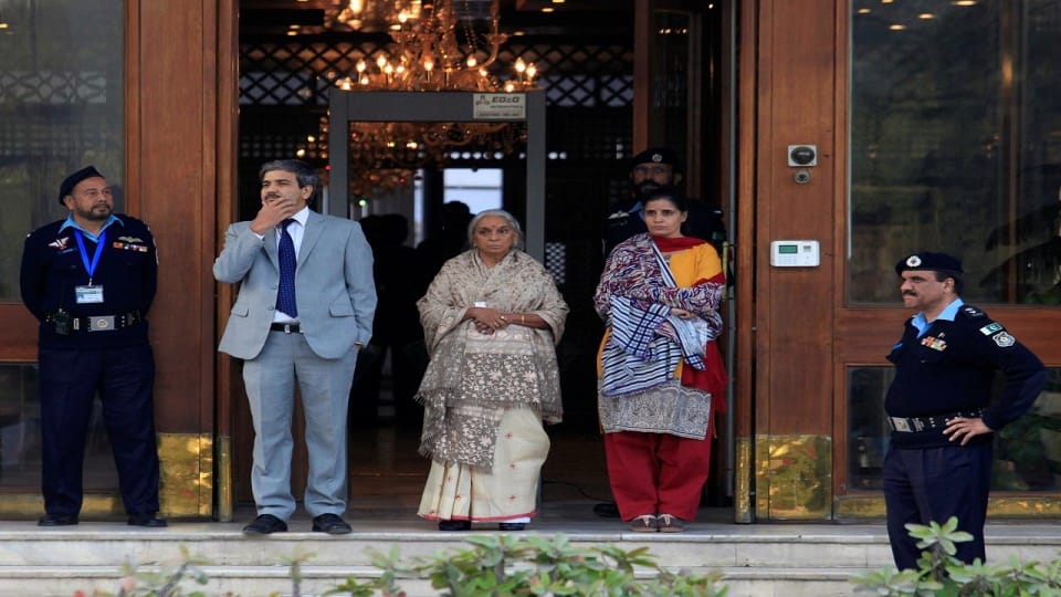 Pakistan tests shoes of kulbhushan Jadhav wife for suspicious object