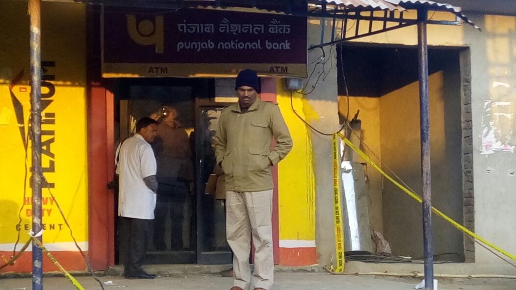 Jaipur pnb atm loot in jamwa ramgarh today with of Rs.20 lakh