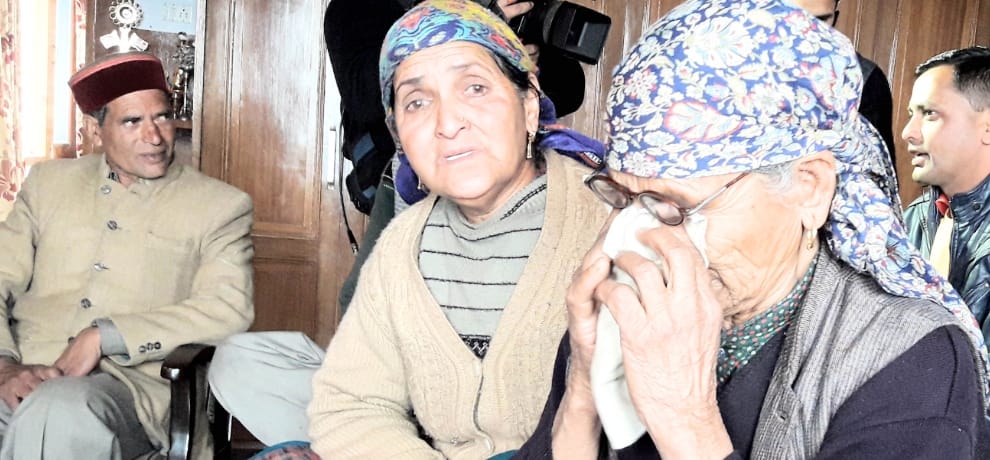 pics of the family of himachal new cm jairam thakur