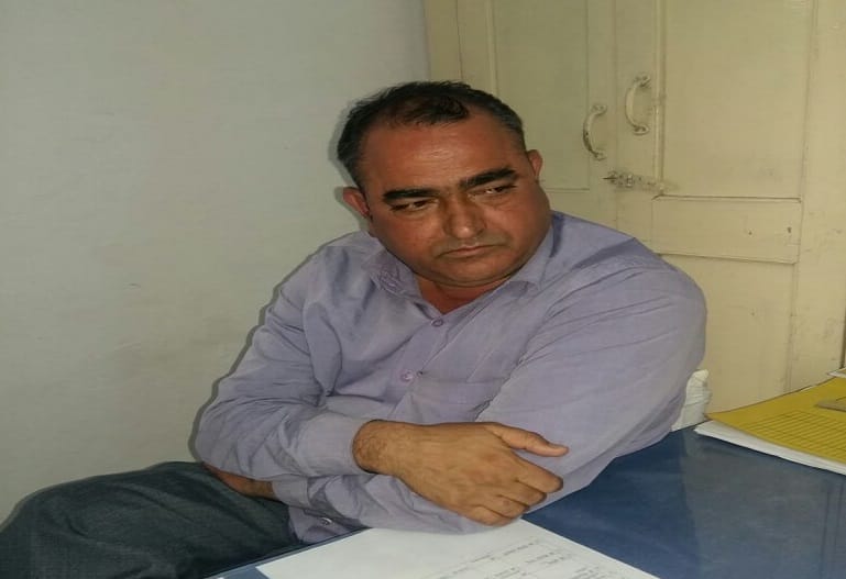The head constable was taking bribe of 10 thousand, ACB arrested