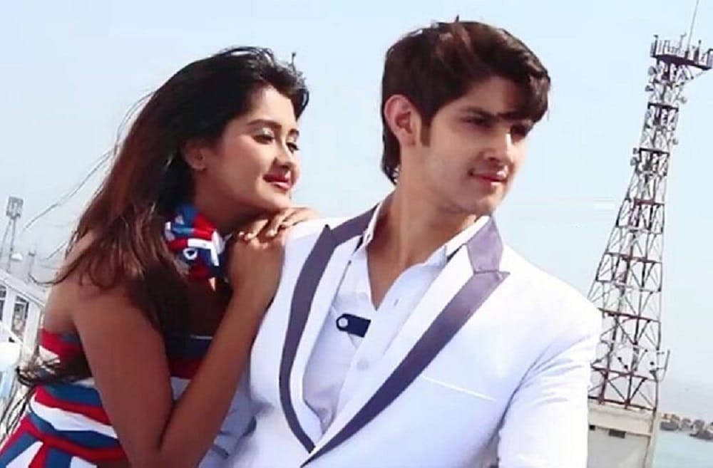 Flights In India during lockdown Rohan Mehra Karanvir Mehra Himansh Kohli Radhika Madan and Partha Samathan has travel by flight