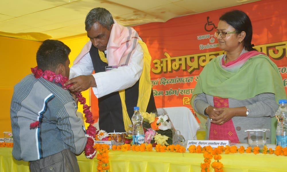 minister ompraksh rajbhar said that officers in up are involved in corruption