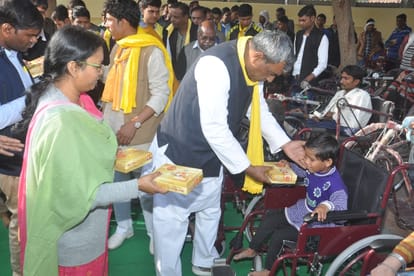 minister ompraksh rajbhar said that officers in up are involved in corruption