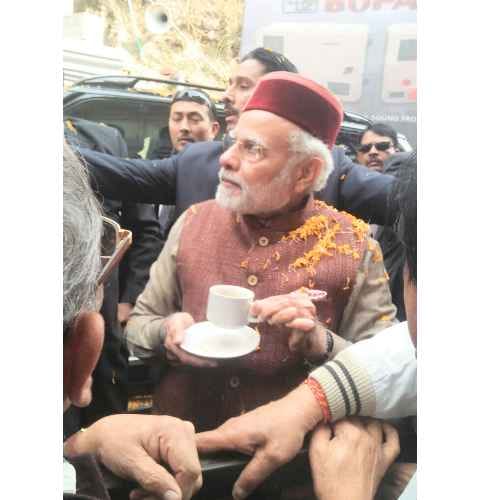 PM Narendra Modi in Indian Coffee House Mall Road Shimla