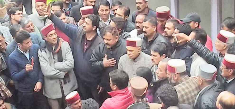 rebellion in bjp after mla did not get seat in himachal cabinet