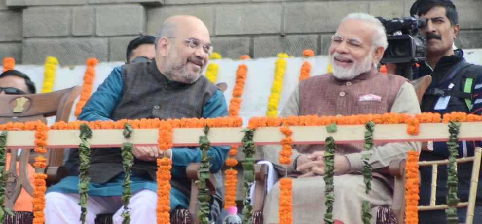 pm narendra modi and amit shah talks during jairam oath ceremony