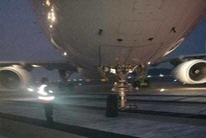 A plane stopped on run way because of technical reason in lucknow airport.