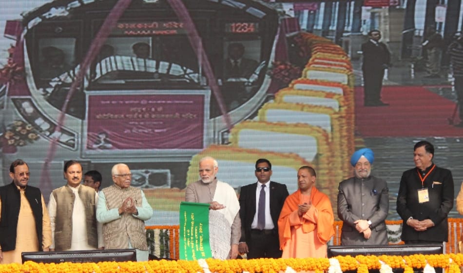 when pm modi came to inaugurate magenta metro line there happened a big lapse in his security