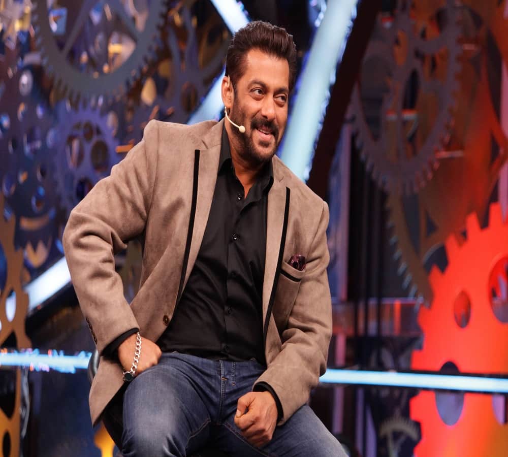 After Salman Khan big no Ajay Devgan returns signing amount to filmmaker Rajkumar Santoshi
