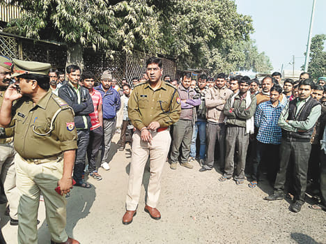 Demand for CBI probe, traders again closed the market