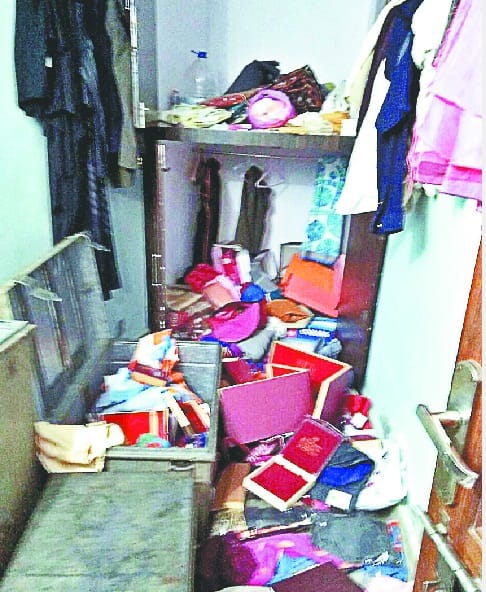 SABJI AARATI KE GHAR 60 LAKH KA DAAKA