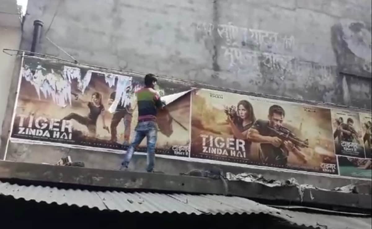 protest against tiger zinda hai in Jhansi of Uttar Pradesh