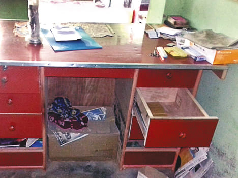 6 lakhs stolen from medical store