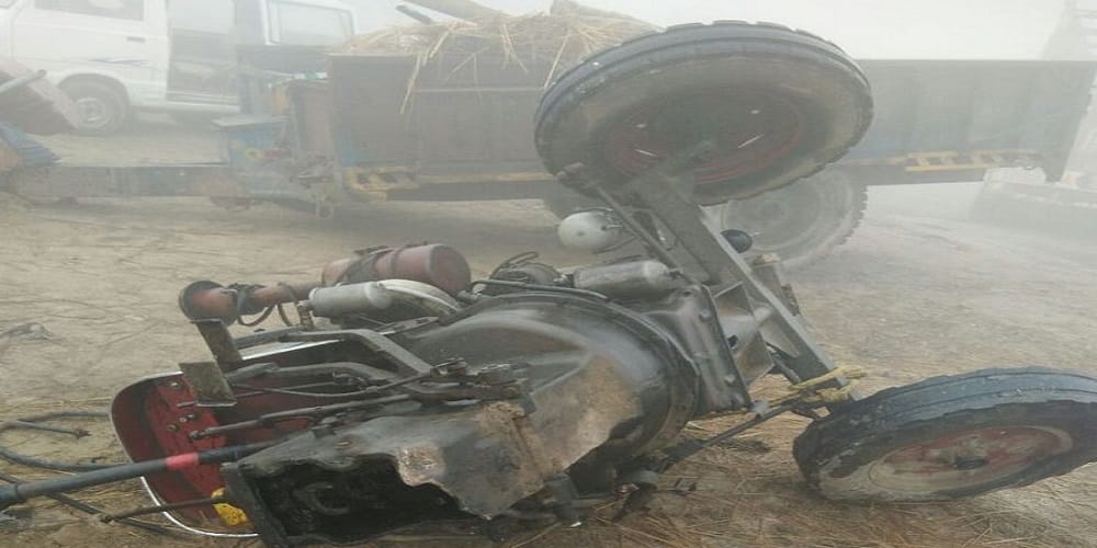 Fog havoc : truck-tractor trolley tremendous clash, death of three