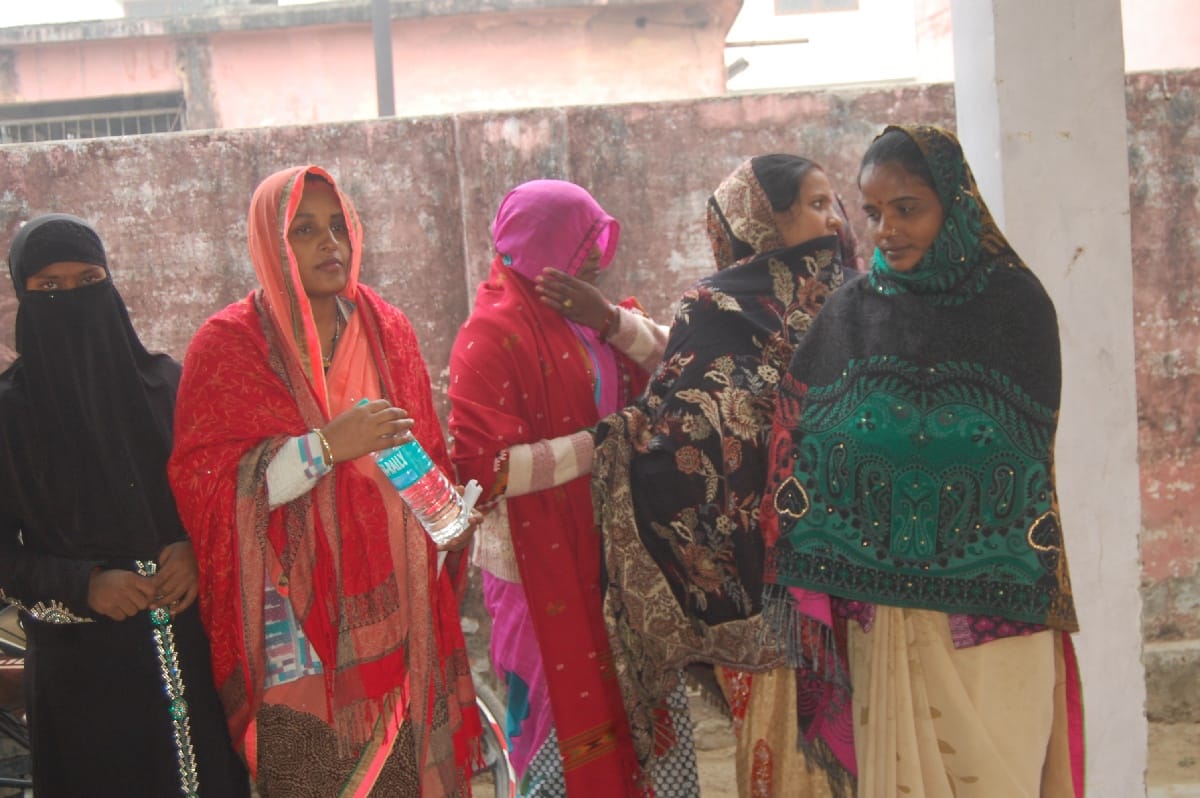 नहीं हुआ अल्ट्रासाउंड, तीमारदारों का हंगामा