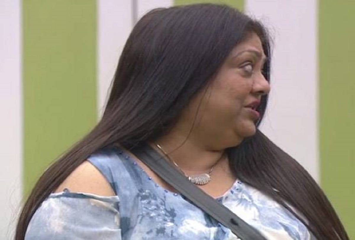 akash's mother shared akash's secret with bandgi in bogg boss 11