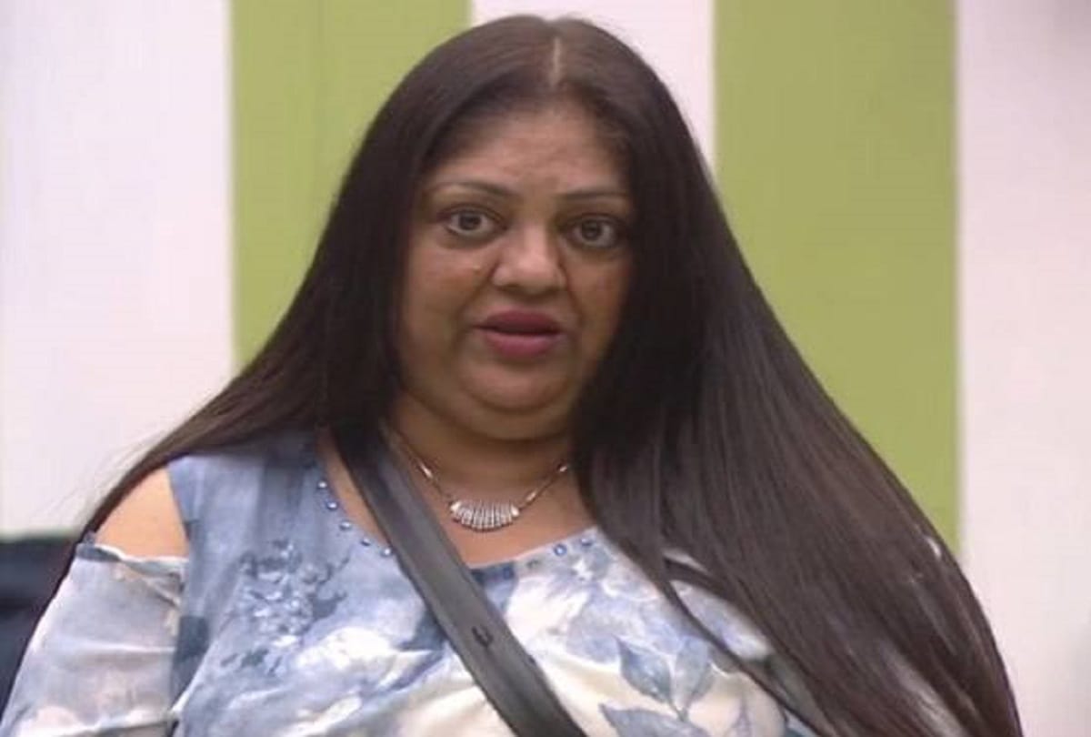 akash's mother shared akash's secret with bandgi in bogg boss 11