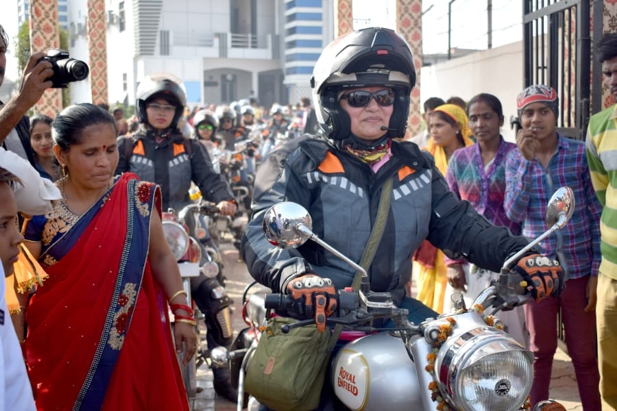 woman bike riders in mathura for promoting beti bachao