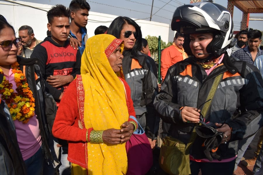 woman bike riders in mathura for promoting beti bachao