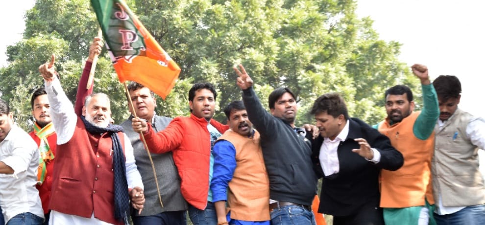 bjp protested against water price hike in delhi by aap