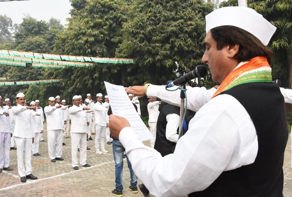 congress leaders celebrate party's foundation day.