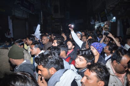 fire in cloth market in mathura