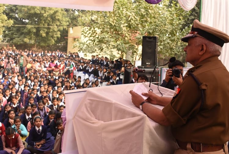 djp sulkhan singh talked with girls in govt girls inter college