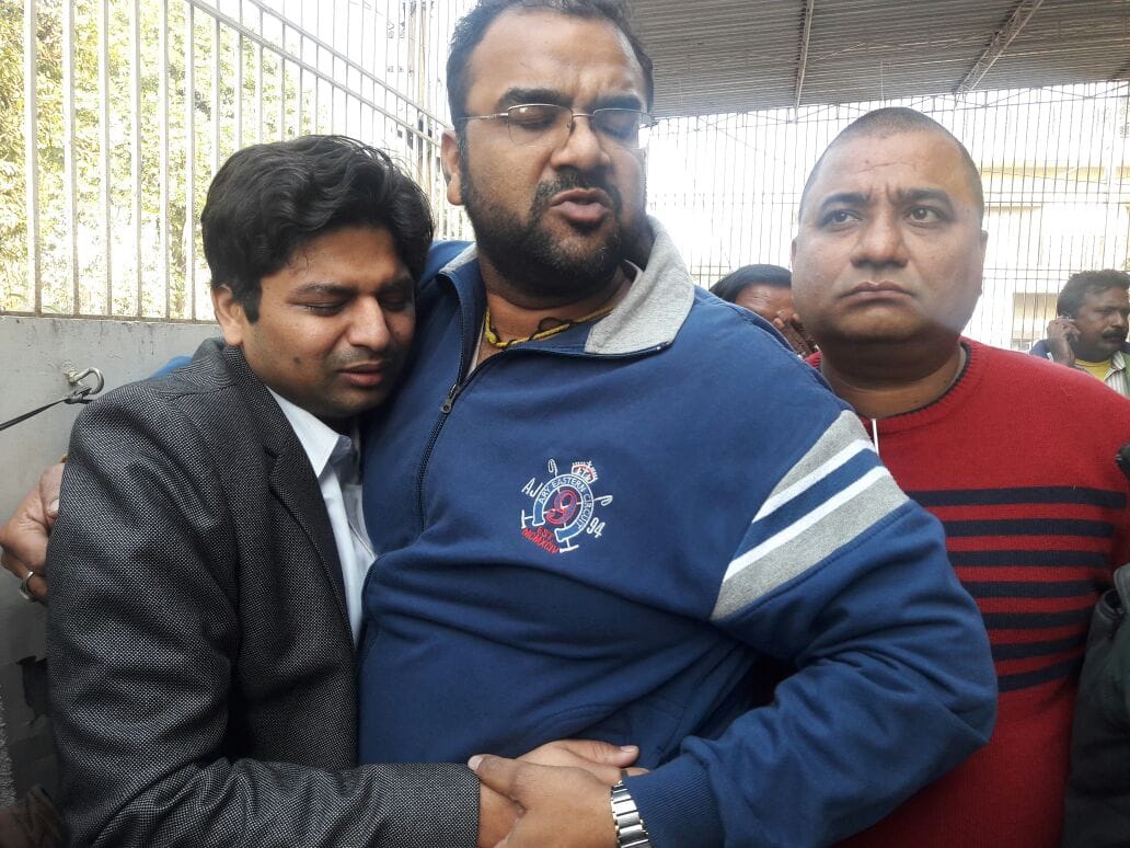 loot in doctor house in agra