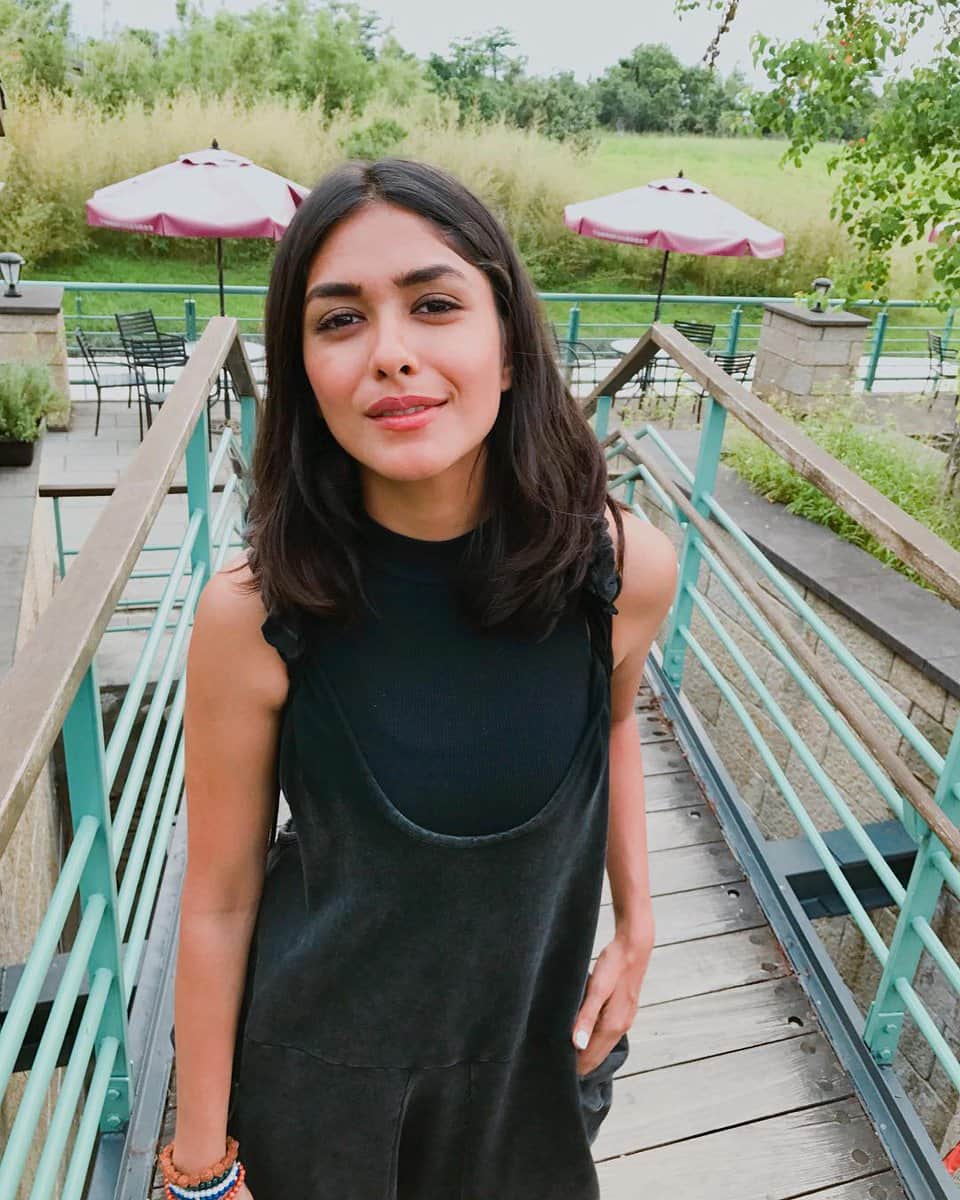 Hrithik Roshan upcoming biopic SUPER 30 Mrunal Thakur may star opposite 