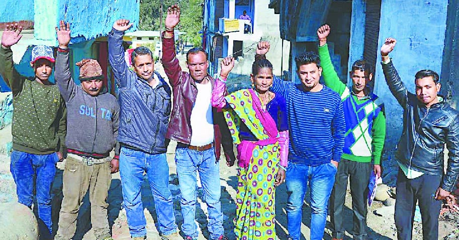 People flooding the road's plight