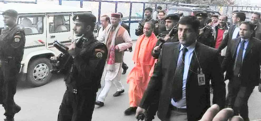 cm yogi adityanath Convoy trapped in traffic jam shimla