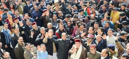 cm jairam thakur warm welcome by himachal secretariat employees