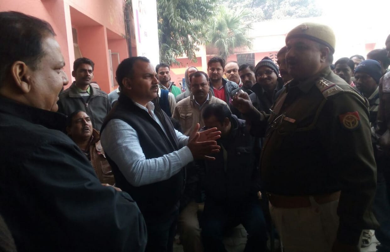 स्वास्थ्य कर्मियों ने नहीं किया काम